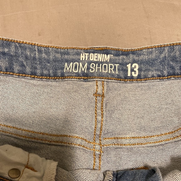 Hot Topic Denim Mom Cuffed Shorts - Picture 2 of 4